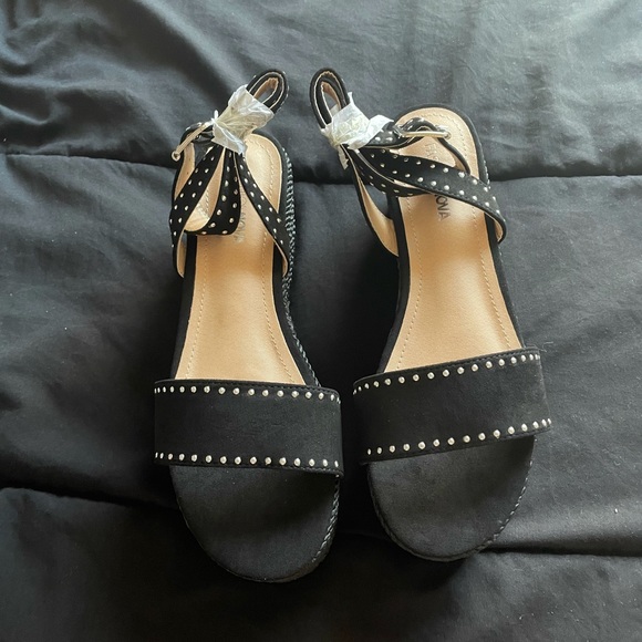 Fashion Nova Shoes - Platform sandals